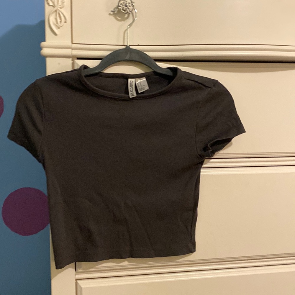 Cropped grey woman’s grey shirt. Great when layering for the cold!